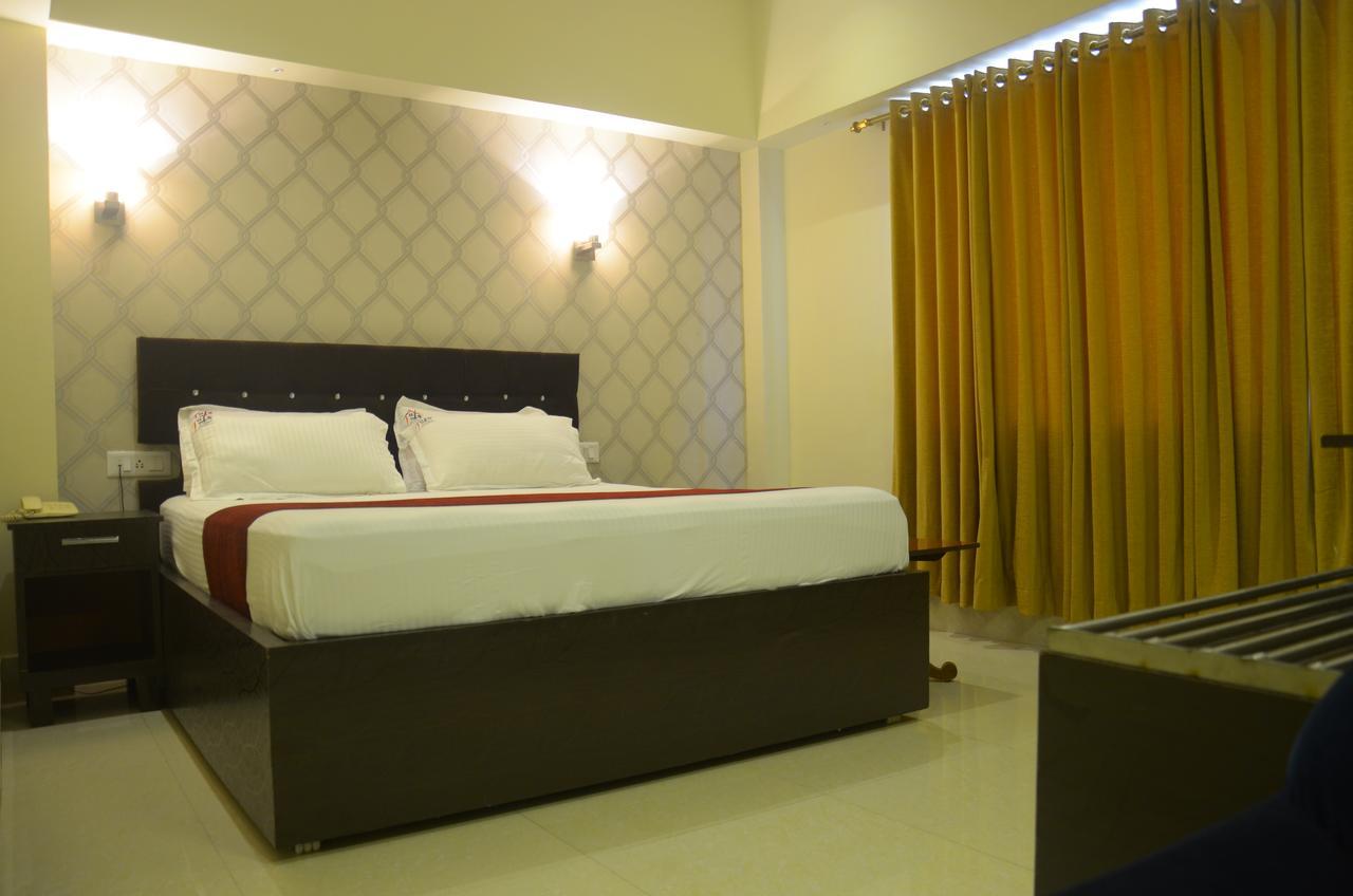 Hotel Pritika Durgāpur Esterno foto