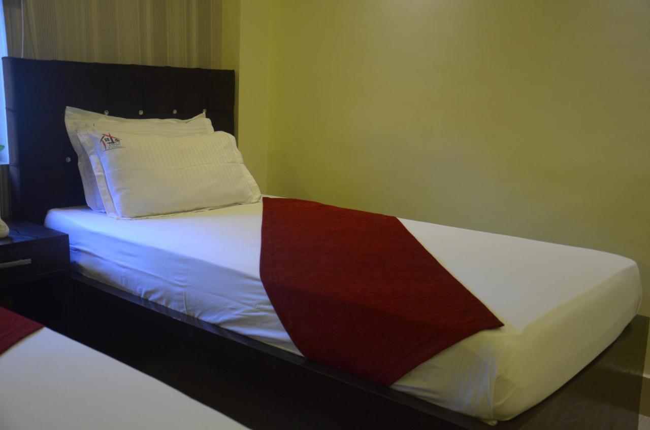 Hotel Pritika Durgāpur Esterno foto
