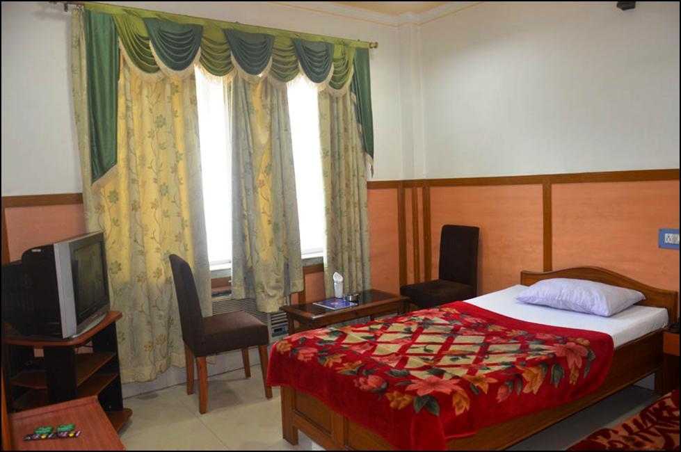 Hotel Pritika Durgāpur Esterno foto