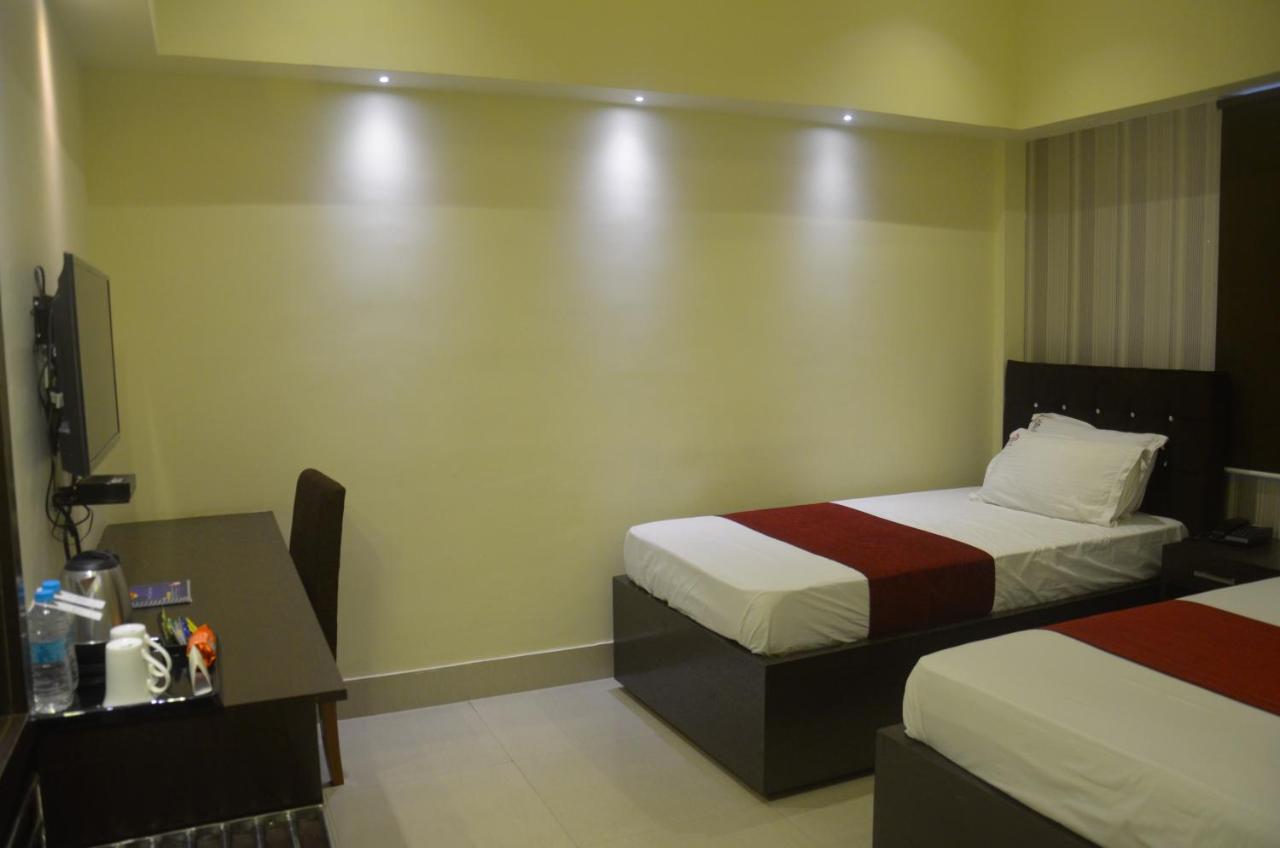 Hotel Pritika Durgāpur Esterno foto