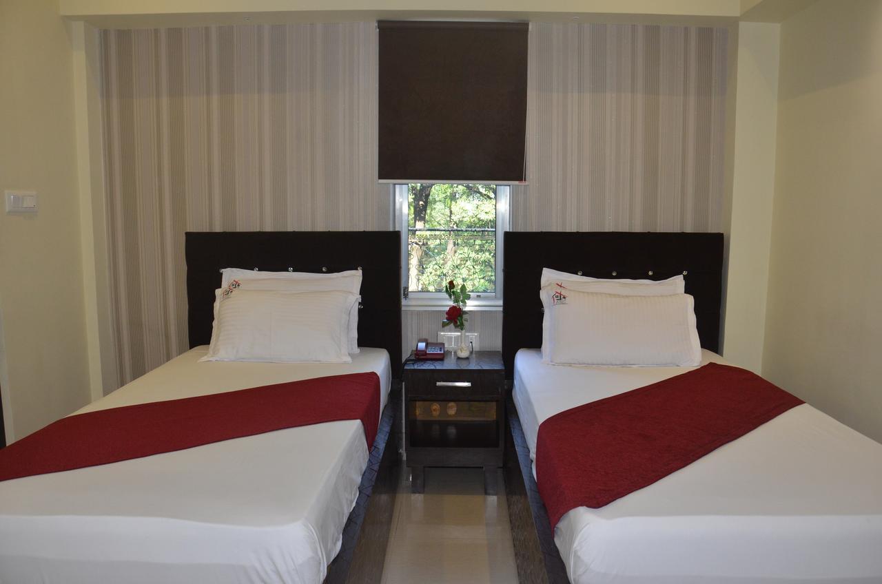 Hotel Pritika Durgāpur Esterno foto