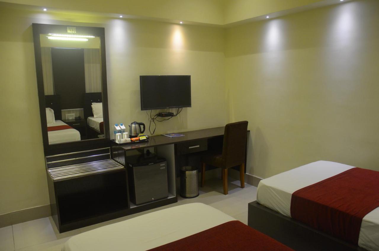 Hotel Pritika Durgāpur Esterno foto