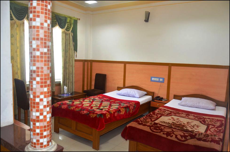 Hotel Pritika Durgāpur Esterno foto